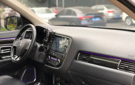 Mitsubishi Outlander III рестайлинг 3, 2021 год, 1 900 000 рублей, 15 фотография