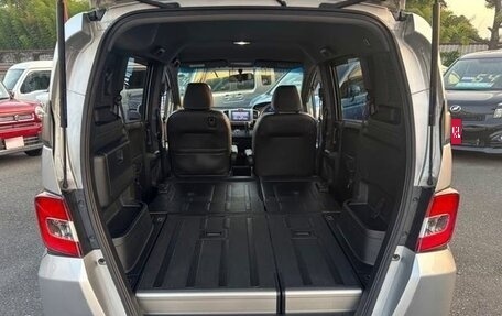 Honda Freed I, 2015 год, 897 000 рублей, 28 фотография