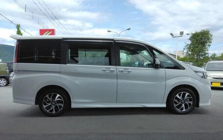 Honda Stepwgn IV, 2021 год, 1 750 000 рублей, 8 фотография