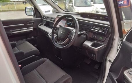 Honda Stepwgn IV, 2021 год, 1 750 000 рублей, 10 фотография