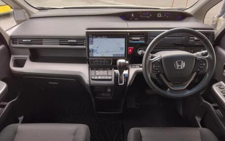Honda Stepwgn IV, 2021 год, 1 750 000 рублей, 11 фотография