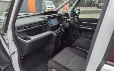 Honda Stepwgn IV, 2021 год, 1 750 000 рублей, 25 фотография