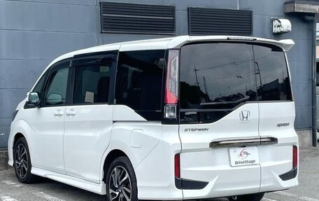Honda Stepwgn IV, 2021 год, 1 800 000 рублей, 3 фотография