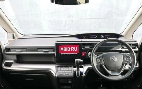 Honda Stepwgn IV, 2021 год, 1 800 000 рублей, 8 фотография