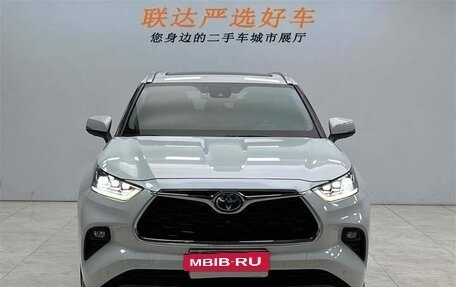 Toyota Highlander, 2022 год, 3 937 123 рублей, 2 фотография