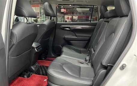 Toyota Highlander, 2022 год, 3 937 123 рублей, 9 фотография