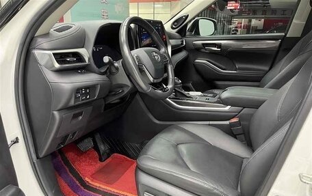 Toyota Highlander, 2022 год, 3 937 123 рублей, 14 фотография