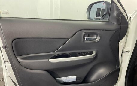 Mitsubishi L200 IV рестайлинг, 2023 год, 4 465 000 рублей, 8 фотография