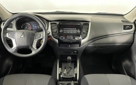 Mitsubishi L200 IV рестайлинг, 2023 год, 4 465 000 рублей, 7 фотография