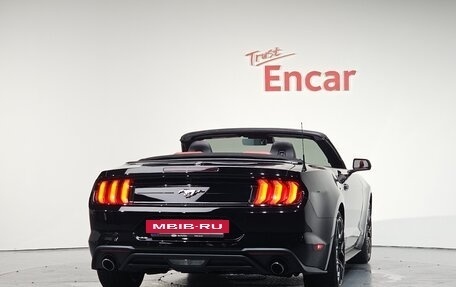 Ford Mustang VI рестайлинг, 2022 год, 2 960 100 рублей, 3 фотография