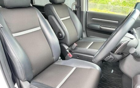 Honda Stepwgn IV, 2021 год, 1 790 000 рублей, 7 фотография