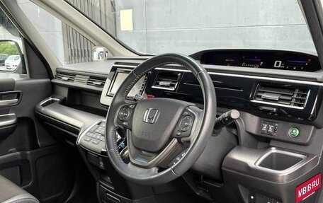 Honda Stepwgn IV, 2021 год, 1 790 000 рублей, 8 фотография