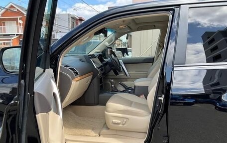 Toyota Land Cruiser Prado 150 рестайлинг 2, 2022 год, 3 800 000 рублей, 10 фотография