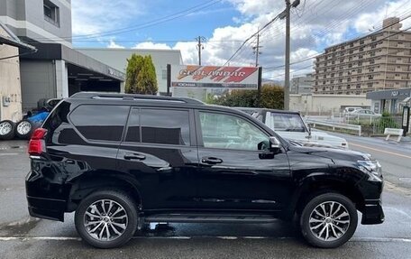 Toyota Land Cruiser Prado 150 рестайлинг 2, 2022 год, 3 800 000 рублей, 4 фотография