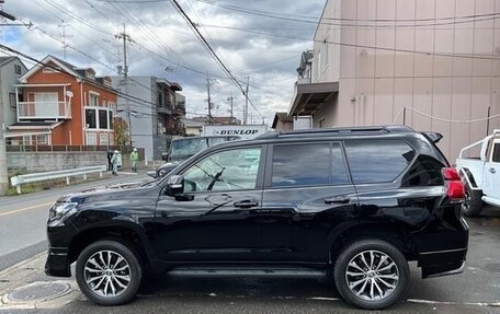 Toyota Land Cruiser Prado 150 рестайлинг 2, 2022 год, 3 800 000 рублей, 8 фотография