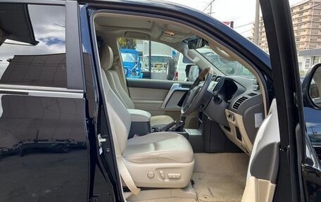 Toyota Land Cruiser Prado 150 рестайлинг 2, 2022 год, 3 800 000 рублей, 9 фотография