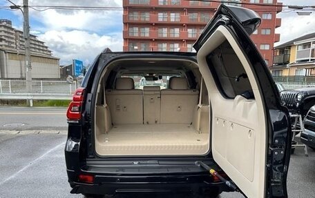 Toyota Land Cruiser Prado 150 рестайлинг 2, 2022 год, 3 800 000 рублей, 14 фотография
