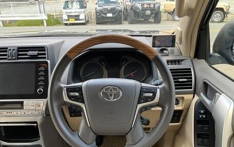 Toyota Land Cruiser Prado 150 рестайлинг 2, 2022 год, 3 800 000 рублей, 17 фотография