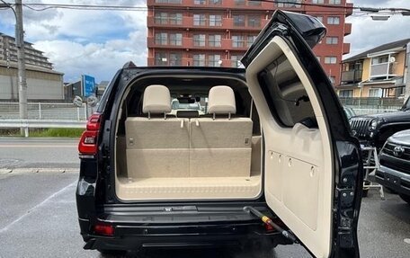 Toyota Land Cruiser Prado 150 рестайлинг 2, 2022 год, 3 800 000 рублей, 15 фотография