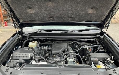 Toyota Land Cruiser Prado 150 рестайлинг 2, 2022 год, 3 800 000 рублей, 25 фотография
