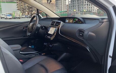 Toyota Prius IV XW50, 2019 год, 2 200 000 рублей, 6 фотография
