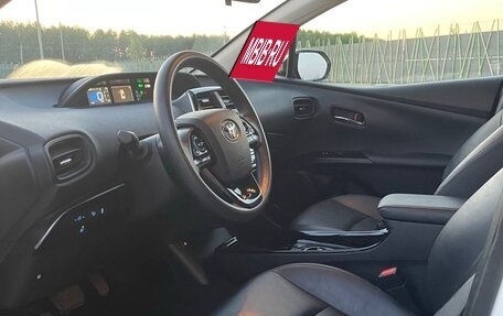 Toyota Prius IV XW50, 2019 год, 2 200 000 рублей, 5 фотография