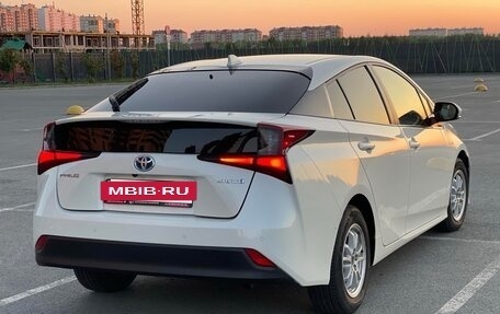 Toyota Prius IV XW50, 2019 год, 2 200 000 рублей, 4 фотография