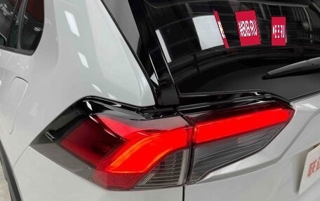 Toyota RAV4, 2022 год, 2 590 333 рублей, 21 фотография