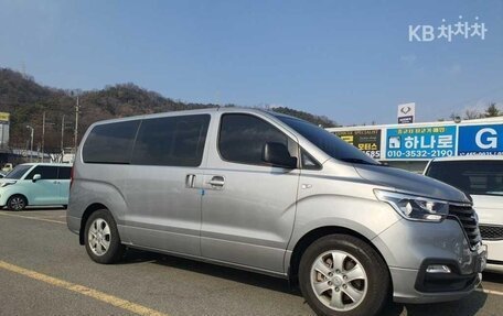 Hyundai Grand Starex Grand Starex I рестайлинг 2, 2020 год, 2 259 000 рублей, 2 фотография
