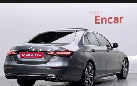 Mercedes-Benz E-Класс, 2021 год, 3 100 000 рублей, 4 фотография