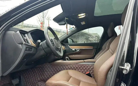 Volvo S90 II рестайлинг, 2022 год, 2 810 000 рублей, 8 фотография