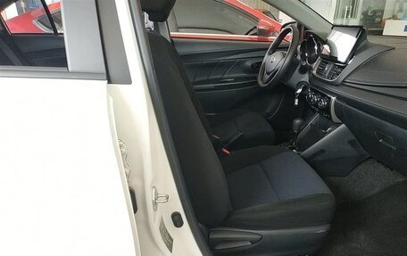 Toyota Yaris XP150 рестайлинг, 2021 год, 1 330 000 рублей, 10 фотография