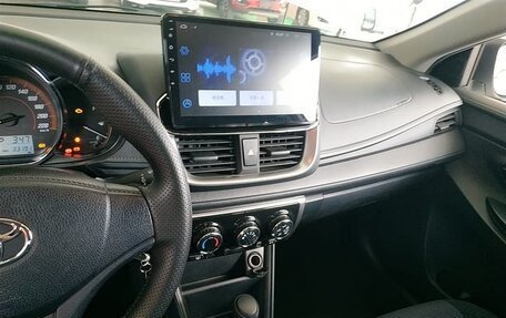 Toyota Yaris XP150 рестайлинг, 2021 год, 1 330 000 рублей, 8 фотография