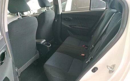 Toyota Yaris XP150 рестайлинг, 2021 год, 1 330 000 рублей, 16 фотография