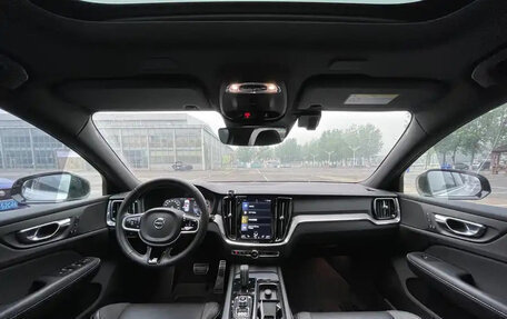 Volvo V60 II, 2022 год, 3 150 000 рублей, 9 фотография