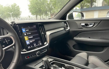 Volvo V60 II, 2022 год, 3 150 000 рублей, 13 фотография