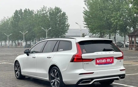 Volvo V60 II, 2022 год, 3 150 000 рублей, 5 фотография