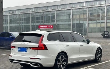 Volvo V60 II, 2022 год, 3 150 000 рублей, 6 фотография