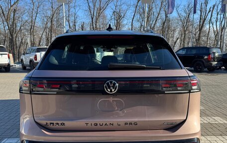Volkswagen Tiguan, 2024 год, 5 700 000 рублей, 6 фотография