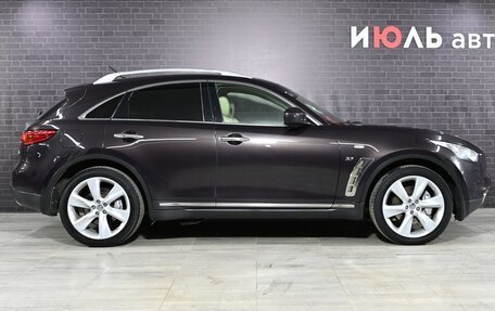 Infiniti QX70, 2015 год, 2 300 000 рублей, 9 фотография