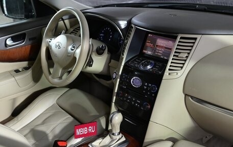 Infiniti QX70, 2015 год, 2 300 000 рублей, 22 фотография