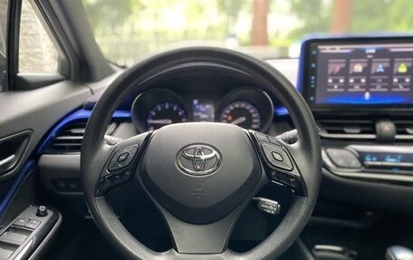 Toyota C-HR I рестайлинг, 2021 год, 2 000 000 рублей, 6 фотография