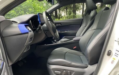 Toyota C-HR I рестайлинг, 2021 год, 2 000 000 рублей, 12 фотография