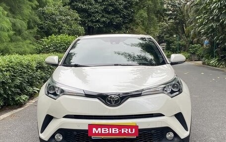 Toyota C-HR I рестайлинг, 2021 год, 2 000 000 рублей, 3 фотография