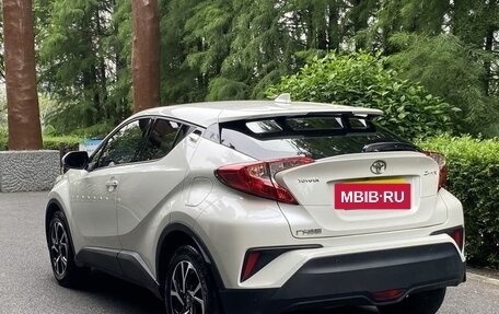 Toyota C-HR I рестайлинг, 2021 год, 2 000 000 рублей, 2 фотография
