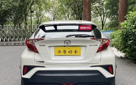Toyota C-HR I рестайлинг, 2021 год, 2 000 000 рублей, 4 фотография