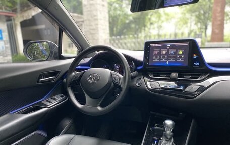 Toyota C-HR I рестайлинг, 2021 год, 2 000 000 рублей, 15 фотография