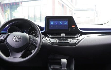 Toyota C-HR I рестайлинг, 2021 год, 2 030 000 рублей, 3 фотография