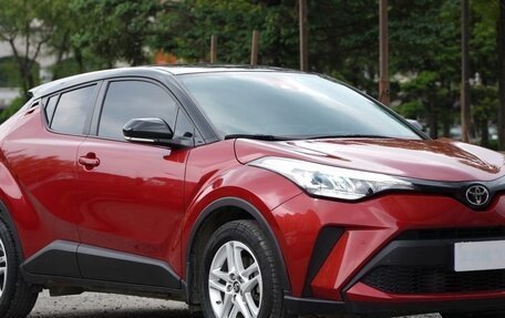 Toyota C-HR I рестайлинг, 2021 год, 2 030 000 рублей, 9 фотография