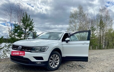 Volkswagen Tiguan II, 2018 год, 2 050 000 рублей, 2 фотография